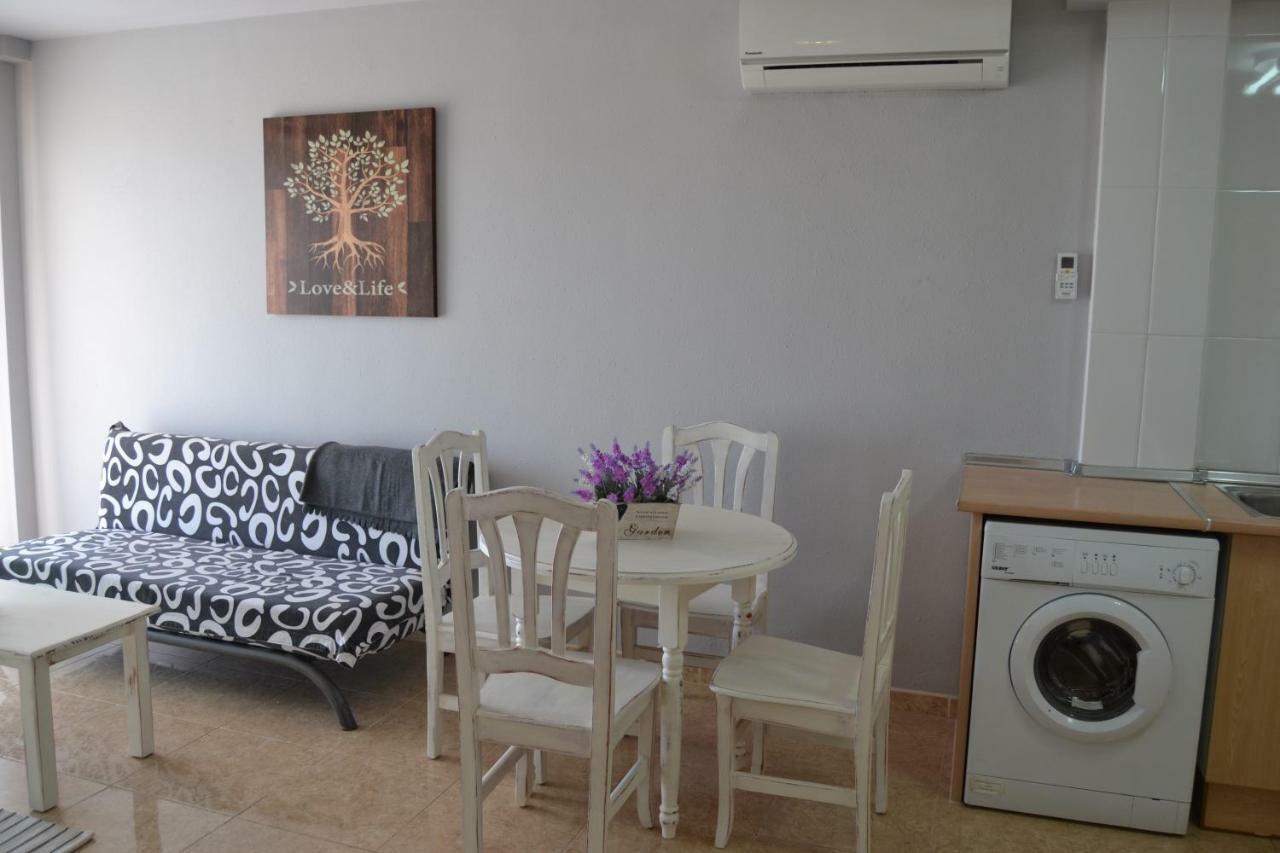 Lovely Familiar Apartment With Pool In Cap サロウ エクステリア 写真