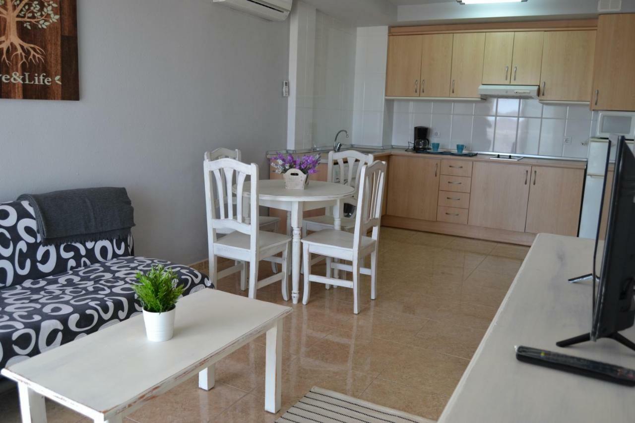 Lovely Familiar Apartment With Pool In Cap サロウ エクステリア 写真